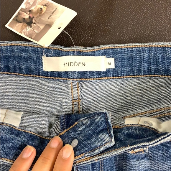 Hidden denim shorts - Picture 3 of 4